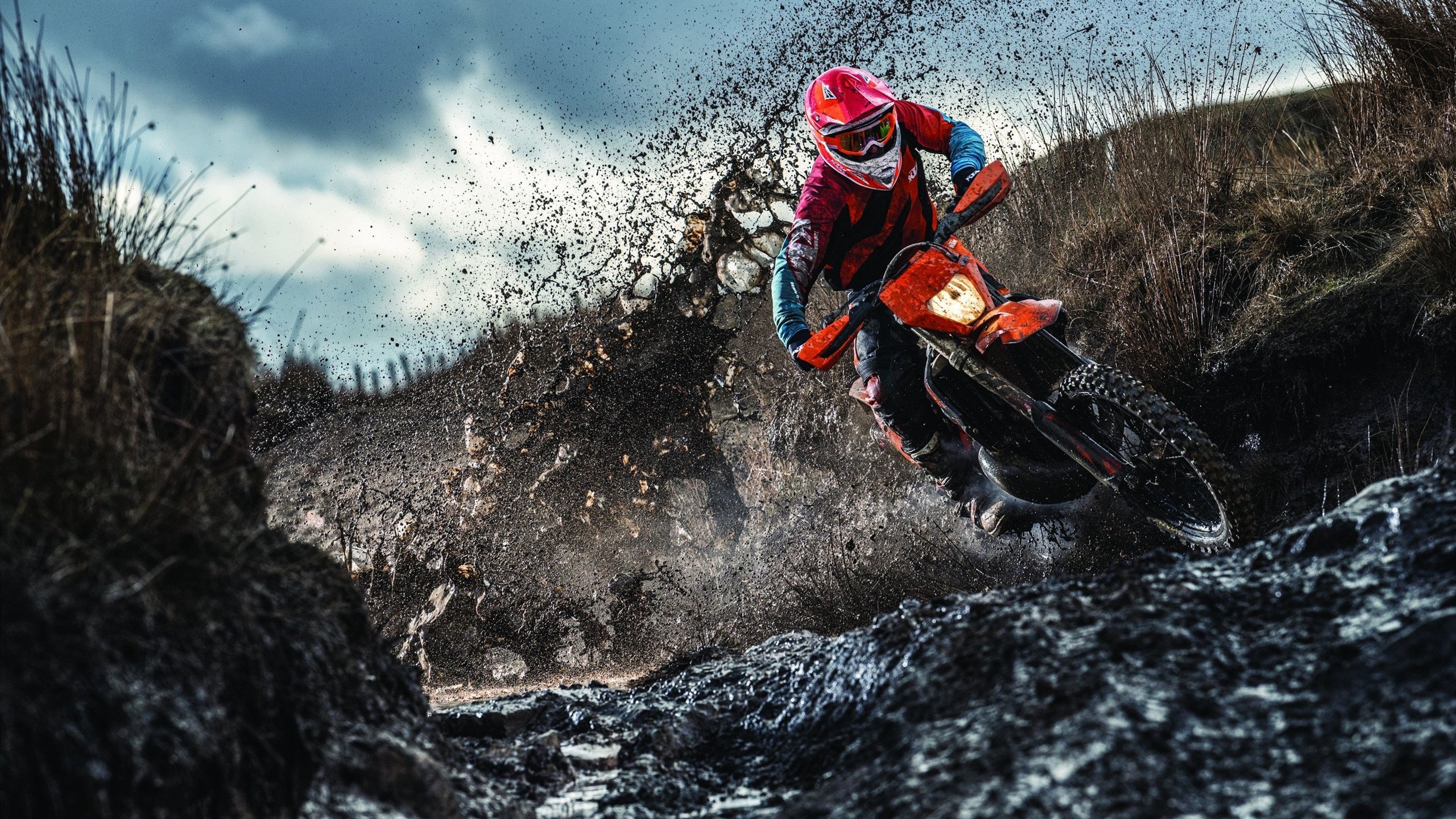 电竞战队的商业模式：赞助合作与周边销售，电竞战队靠什么赚钱